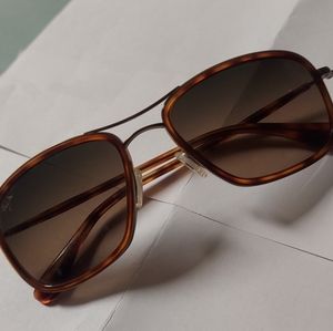 Womens MauiJim *AUTHENTIC* sunglasses.